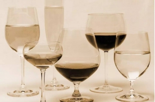 你知道葡萄酒杯的設計原理嗎？